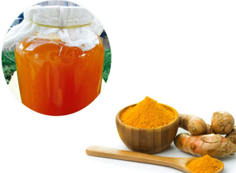 Rượu nghệ bóp gà đá giúp chiến kê của bạn khoẻ mạnh hơn 3 Bạn nên sử dụng rượu nghệ om bóp cho chiến kê mới thi đấu về